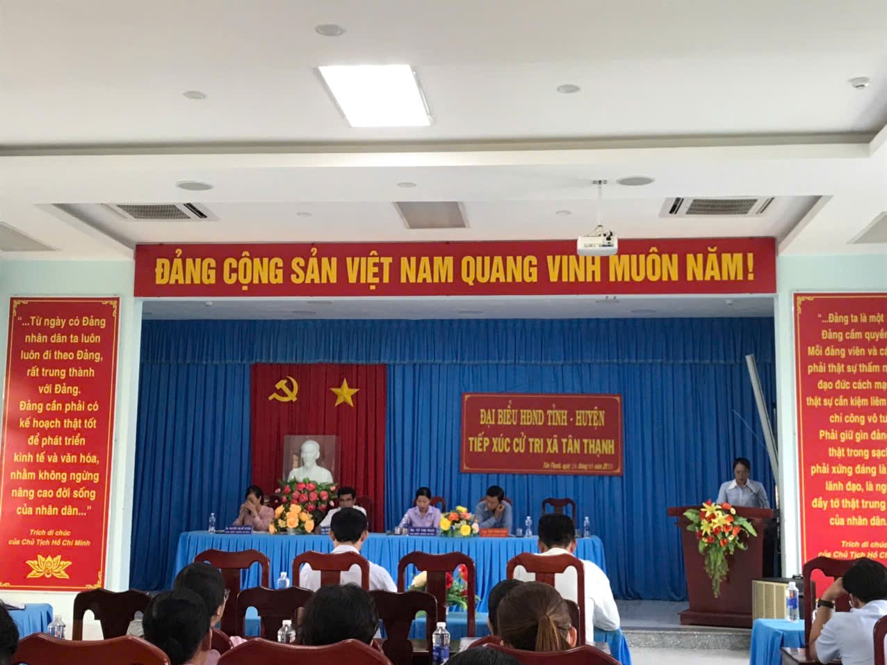 Đại biểu Hội đồng nhân dân (HĐND) tỉnh Tiền Giang , đại biểu HĐND huyện Tân Phú Đông đơn vị xã Tân Thạnh tiếp xúc cử tri trước kỳ họp thường lệ giữa năm 2025.